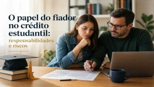 Casal analisando contrato de crédito estudantil com fiador em ambiente moderno e profissional, representando responsabilidades financeiras, garantias e riscos do financiamento estudantil